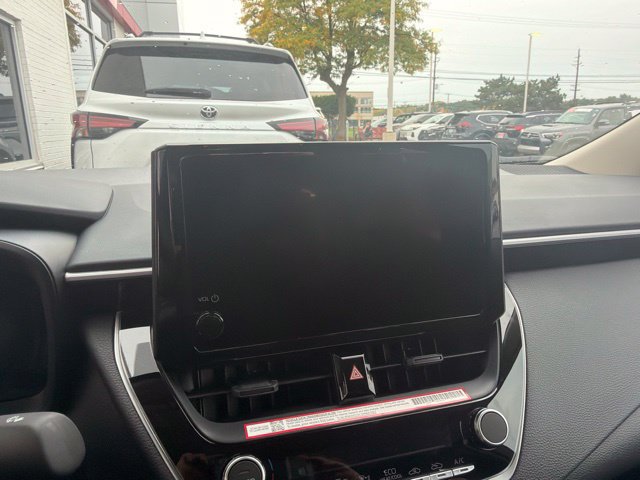 Used 2027 Toyota Corolla LE FWD image 8