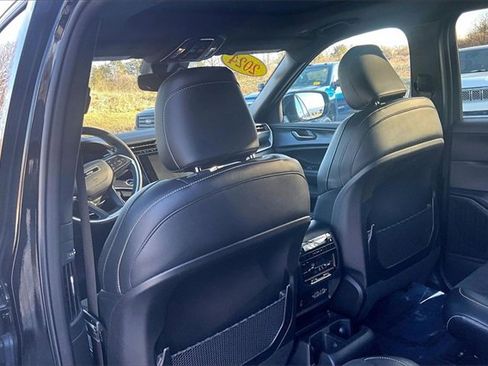 Used 2024 Jeep Grand Cherokee L Altitude image 37