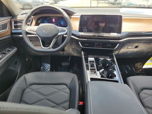 New 2026 Volkswagen Atlas SE FWD image 13