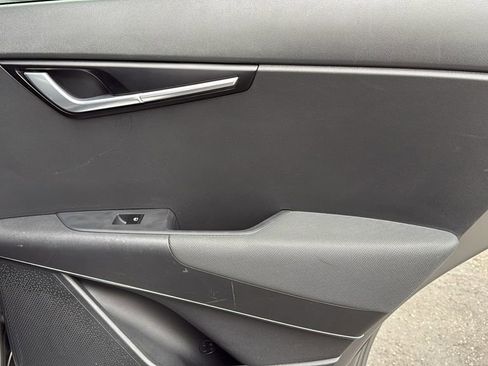 Used 2023 Kia Niro EX image 28
