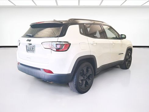 Used 2021 Jeep Compass Latitude FWD image 4