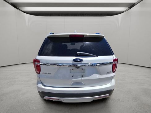 Used 2017 Ford Explorer Limited w/ Equipment Group 301A AWD/4WD image 4