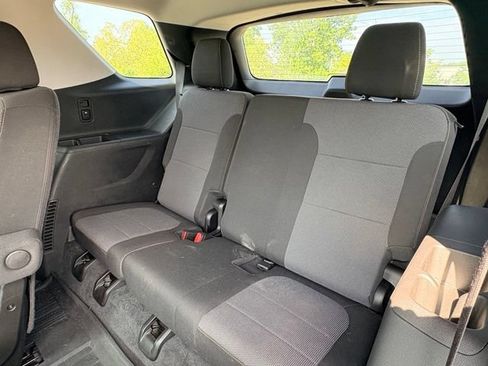 Used 2021 Chevrolet Traverse LT FWD image 11