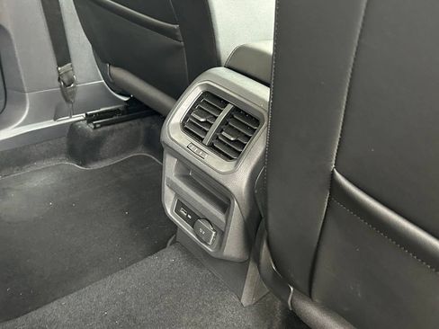 Used 2019 Volkswagen Tiguan SE AWD/4WD image 33