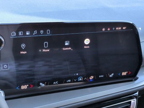 New 2026 Chevrolet Traverse LT w/ Driver Confidence Package image 26