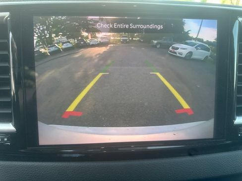 Used 2023 Chrysler Pacifica Touring-L FWD image 13