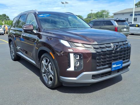 Used 2023 Hyundai Palisade Limited w/ Cargo Package AWD/4WD image 3