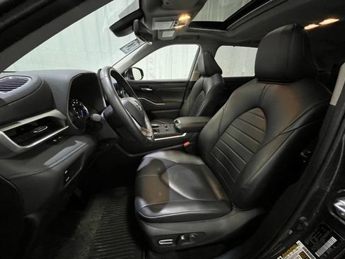 Certified 2024 Toyota Highlander XLE AWD/4WD image 10