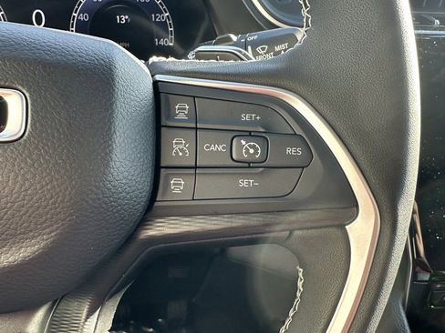 New 2025 Jeep Grand Cherokee Altitude image 21