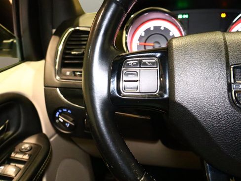 Used 2019 Dodge Grand Caravan SXT image 11