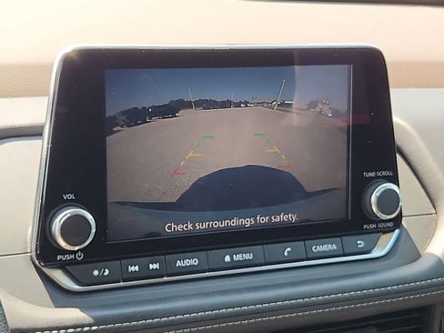 Used 2022 Nissan Rogue S image 14