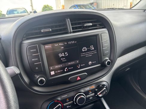 Used 2025 Kia Soul LX w/ LX Technology Package FWD image 20