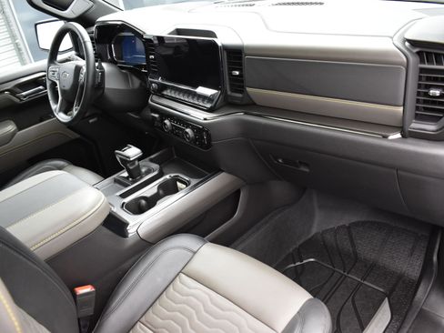 Used 2024 Chevrolet Silverado 1500 ZR2 w/ Technology Package image 40