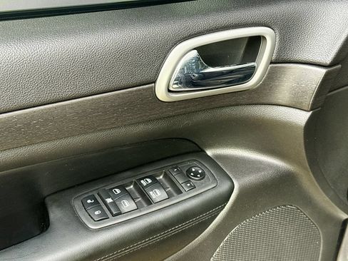 Used 2018 Jeep Grand Cherokee Altitude RWD image 22