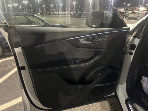 Used 2022 Audi Q8 Premium Plus w/ Premium Plus Package image 6