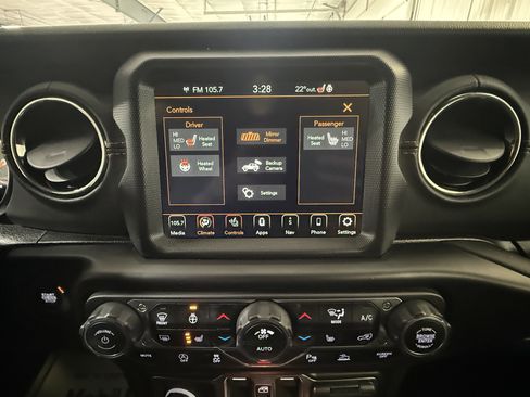 Used 2021 Jeep Wrangler Unlimited Sahara image 31