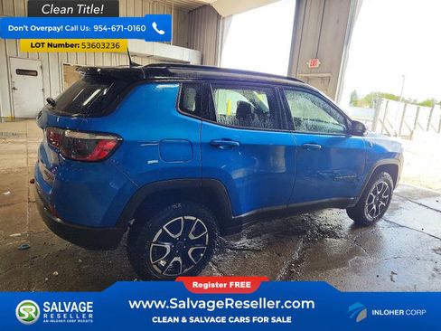 Used 2025 Jeep Compass Trailhawk AWD/4WD image 4