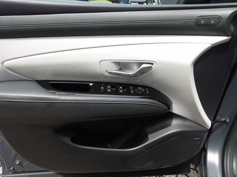 Certified 2025 Hyundai Tucson Limited FWD image 10
