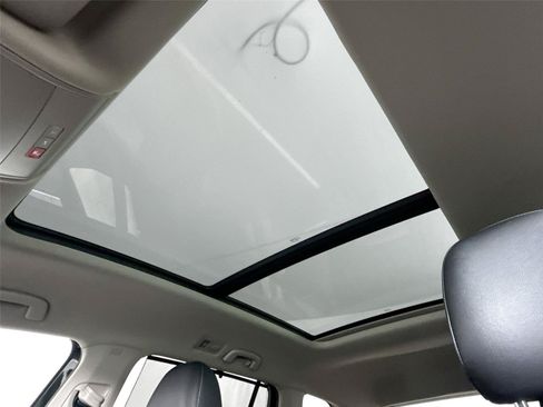 Used 2021 Volkswagen Atlas SE w/ Panoramic Sunroof Package FWD image 6