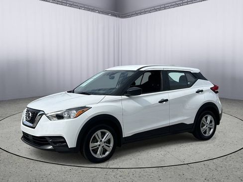 Used 2020 Nissan Kicks S FWD image 1