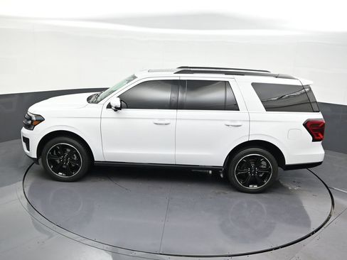 Used 2023 Ford Expedition Limited image 16