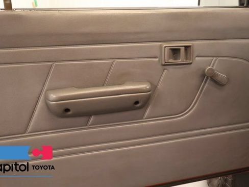 Used 1992 Toyota Pickup Deluxe AWD/4WD image 11