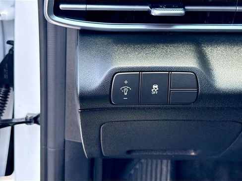 Certified 2025 Hyundai Elantra SEL w/ Cargo Package FWD image 10