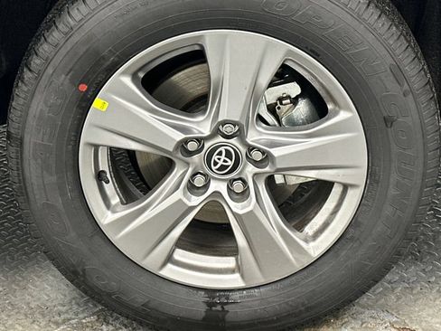 Used 2024 Toyota RAV4 XLE w/ Convenience Package AWD/4WD image 19