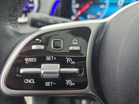 Used 2022 Mercedes-Benz GLB 250 w/ Premium Package Lite image 17