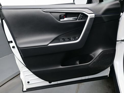 Used 2023 Toyota RAV4 XSE image 9