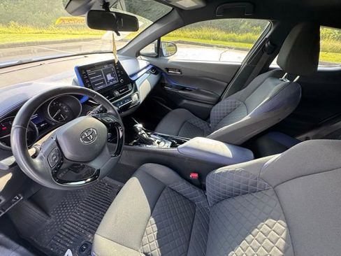 Used 2021 Toyota C-HR XLE FWD image 11