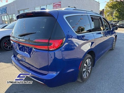 Used 2021 Chrysler Pacifica Touring-L image 11