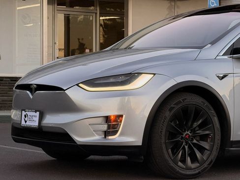 Used 2018 Tesla Model X 100D AWD/4WD image 4