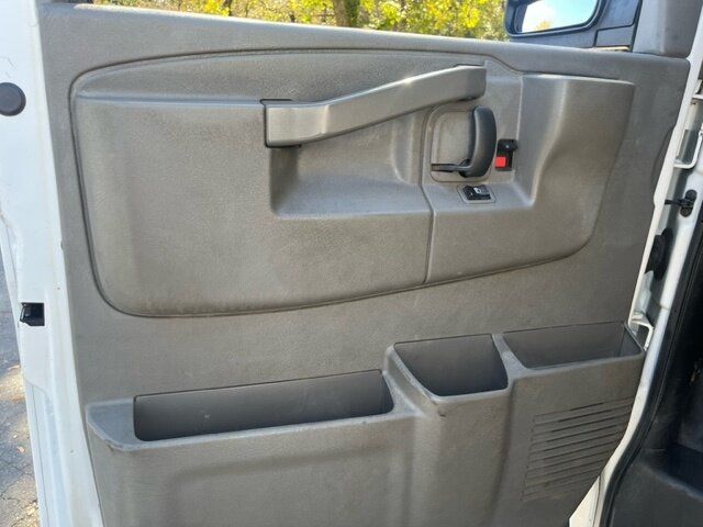 Used 2017 Chevrolet Express 2500 RWD image 15