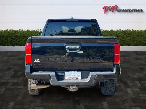 Used 2024 Toyota Tacoma TRD Off-Road image 10