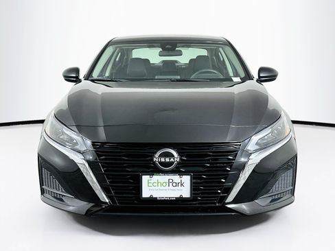 Used 2025 Nissan Altima 2.5 SV FWD image 2