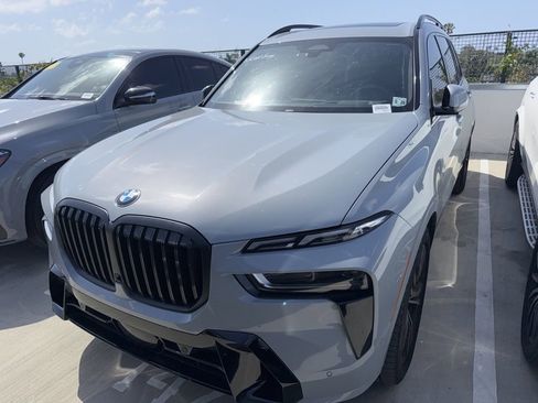 Used 2024 BMW X7 xDrive40i w/ M Sport Package AWD/4WD image 1