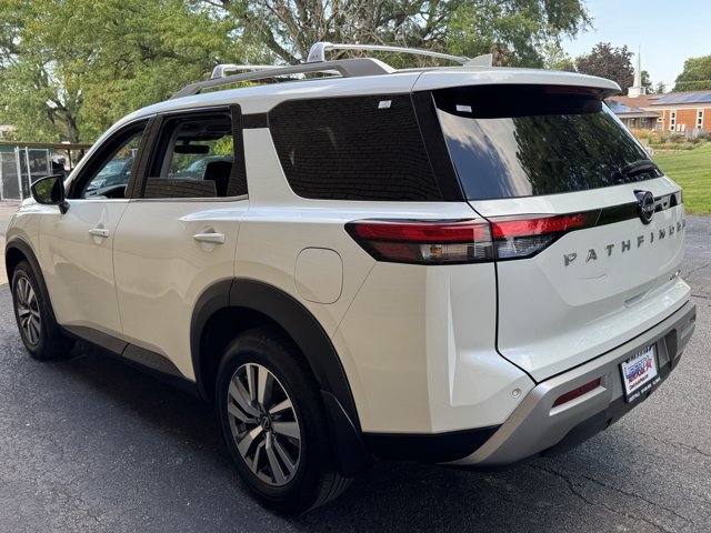 Used 2023 Nissan Pathfinder SL AWD/4WD image 32