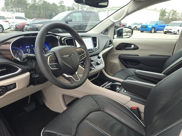 Used 2024 Chrysler Pacifica Limited FWD image 26