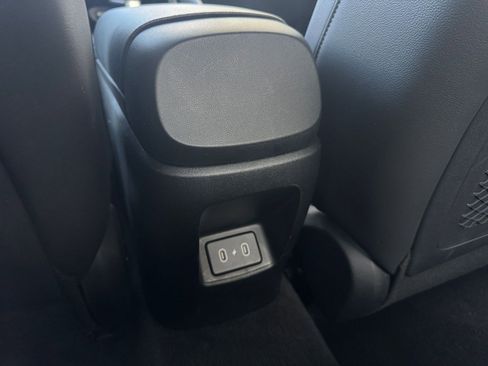 Used 2025 Hyundai Elantra Limited image 25