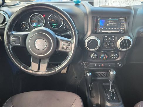 Used 2015 Jeep Wrangler Unlimited Sahara AWD/4WD image 30