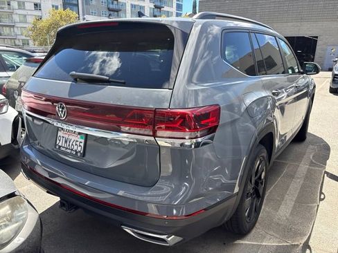 Used 2025 Volkswagen Atlas SE FWD image 3