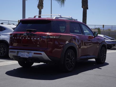 Used 2022 Nissan Pathfinder SL w/ SL Premium Package FWD image 4