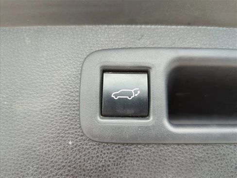 Used 2021 Toyota Highlander XLE image 22