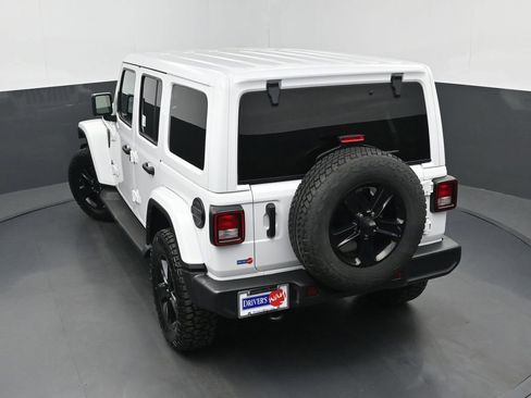 Used 2022 Jeep Wrangler Unlimited Sahara AWD/4WD image 35