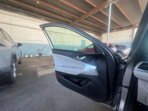 Used 2025 Genesis G70 2.5T image 20