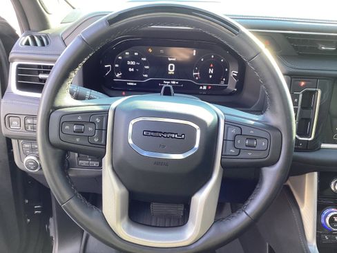 Used 2024 GMC Yukon Denali w/ Denali Reserve Package image 19