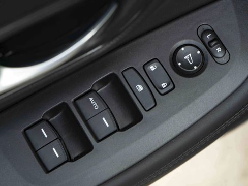 Used 2026 Honda HR-V LX image 38