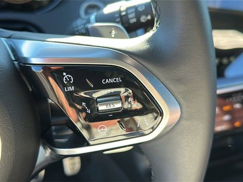 Used 2024 Jaguar E-PACE R-Dynamic SE image 12