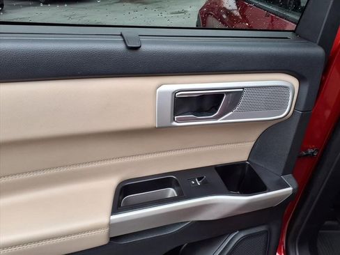 Certified 2022 Ford Explorer Limited image 8